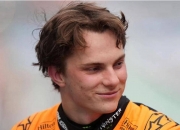 开云-关于迈凯伦险胜红牛二队，皮亚斯特里扛起全队的信息