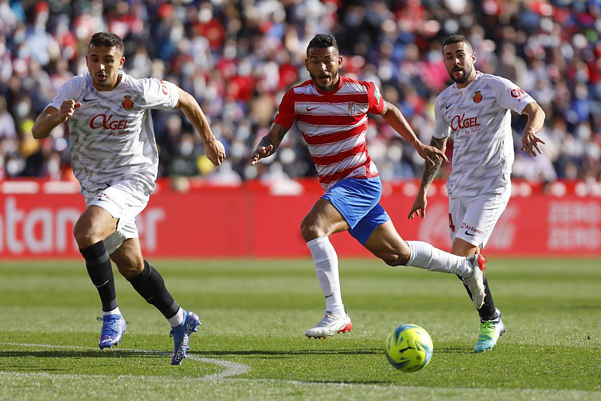 格拉纳达主场战胜巴伦西亚，赢得三分