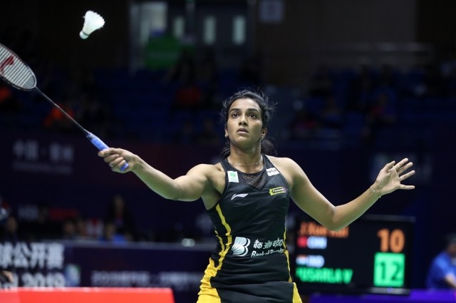 包含马来西亚羽毛球队力克中国羽毛球队，辛杜关键制胜的词条