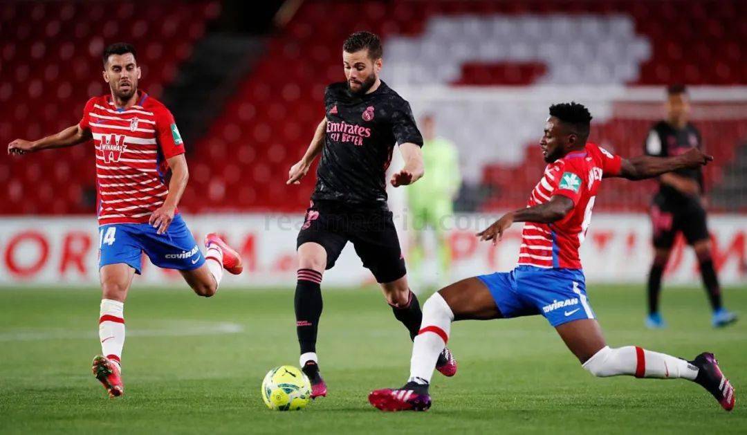 格拉纳达门将神勇，扑出多次进球机会的简单介绍