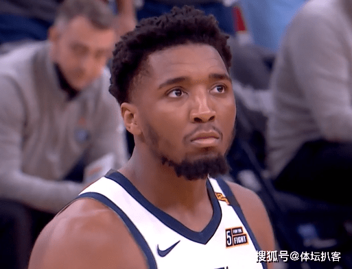 球队内部矛盾浮出水面，团队协作受到考验的简单介绍