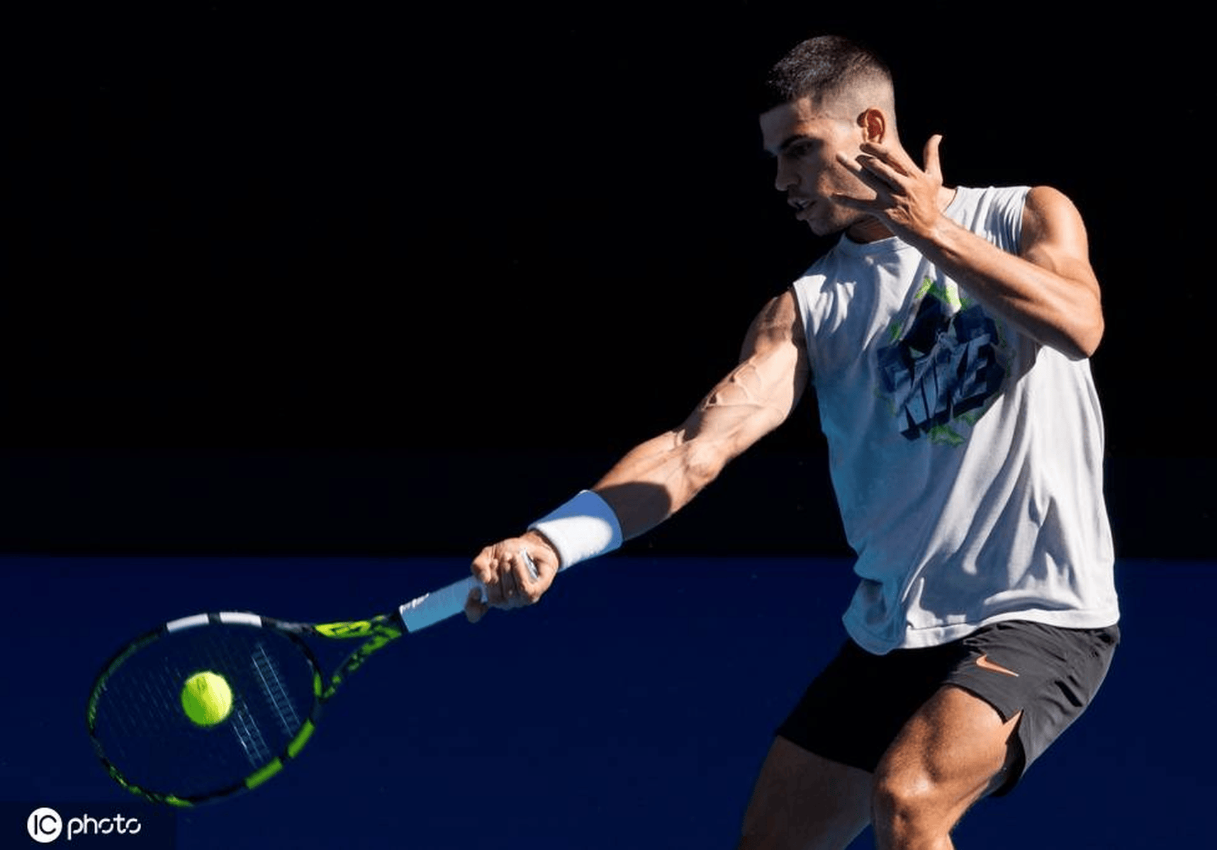 澳大利亚网球队鏖战欧洲网球队，阿尔卡拉斯惊艳世界的简单介绍