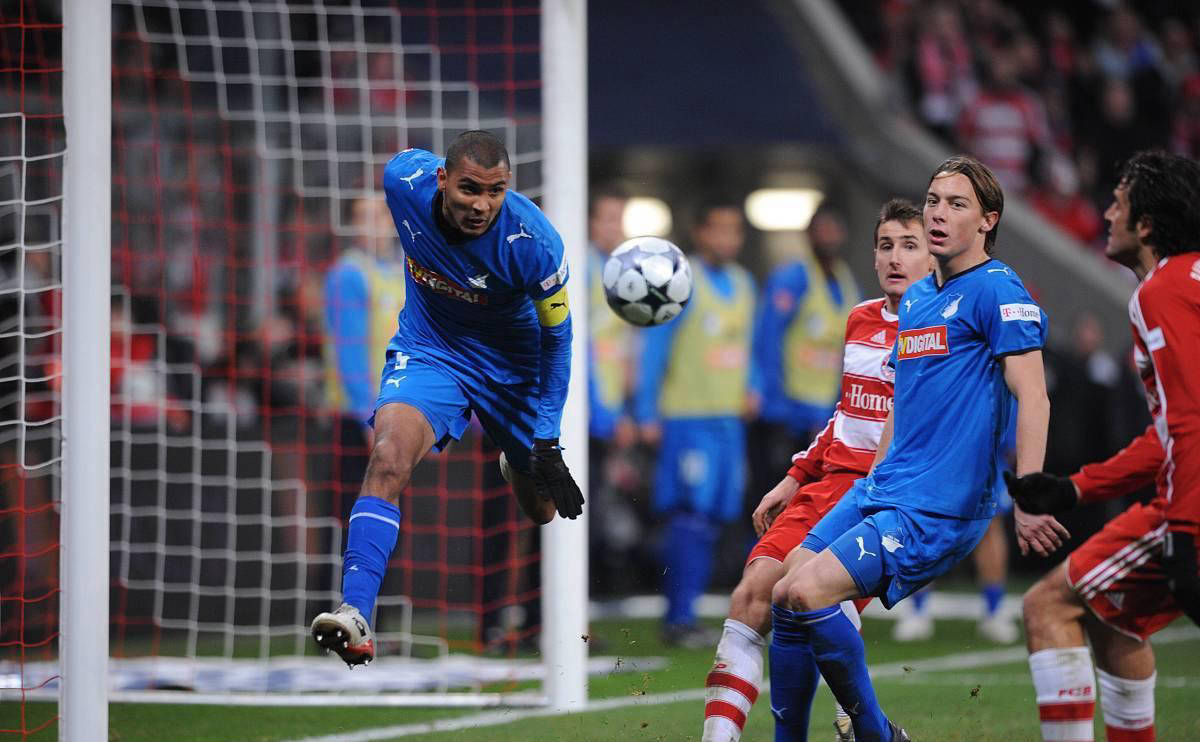 包含斯图加特主场连败，陷入保级危机的词条