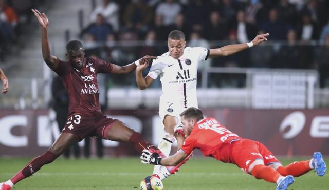 巴黎圣日耳曼双杀第戎，领跑法甲积分榜