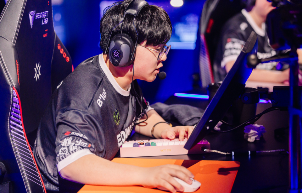 关于EDG轻取葡萄牙，Deft完成史诗逆转鏖战多局四强赛，成为赛场最大亮点的信息