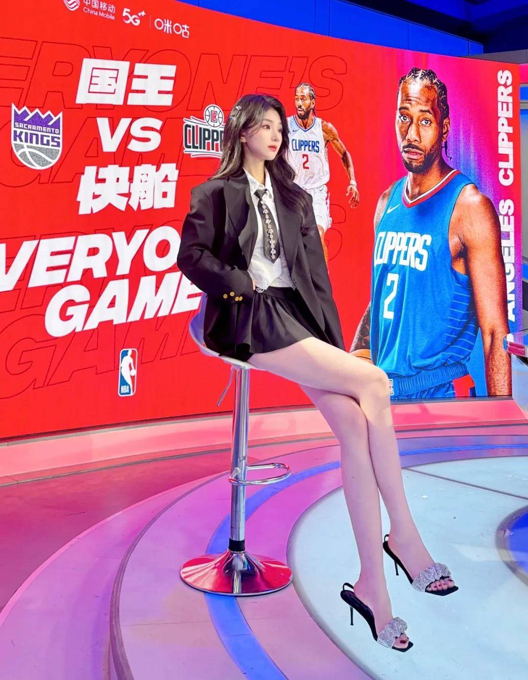 包含篮球赛后采访曝光，内幕引发热议的词条