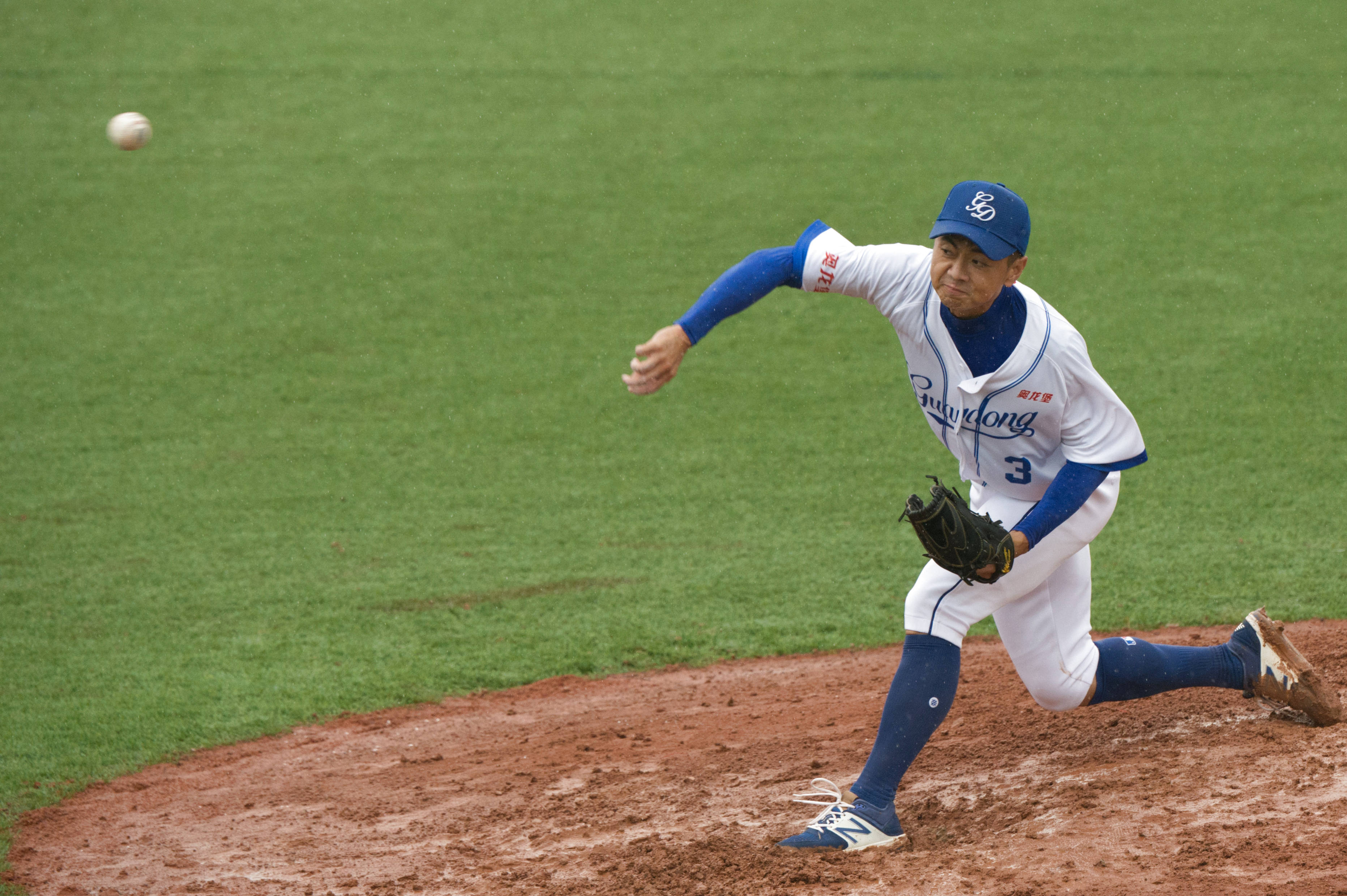 关于球星爆发！棒球赛场再现神级操作的信息