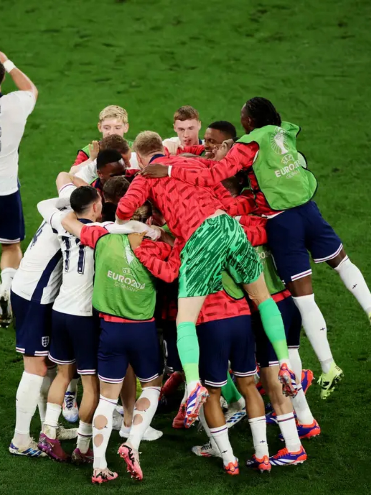 德国队逆转英格兰队，梁靖崑扛起全队