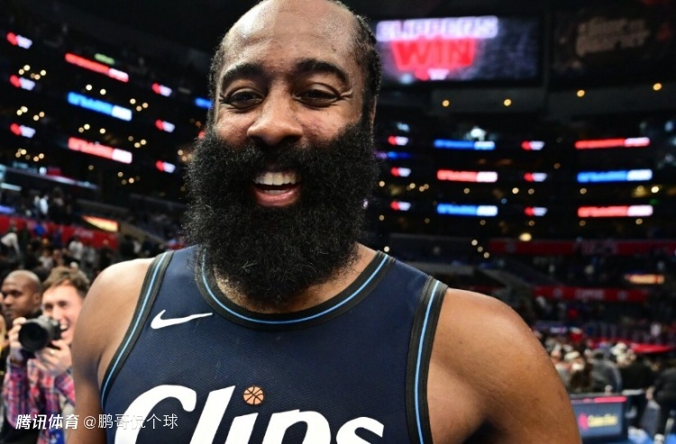 快船大胜老鹰,继续保持领先地位 快船大胜老鹰,继续保持领先地位