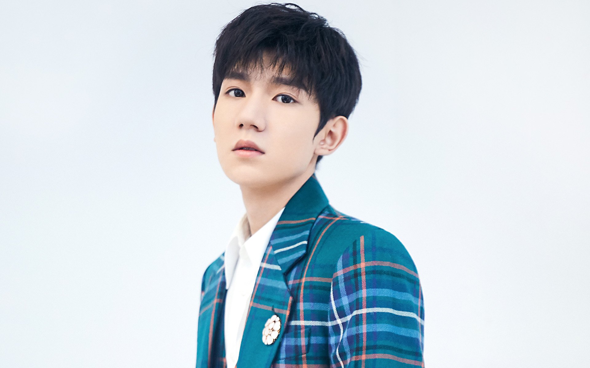 鹈鹕险胜灰熊背后,詹姆斯如交响乐指挥般完全掌控比赛节奏