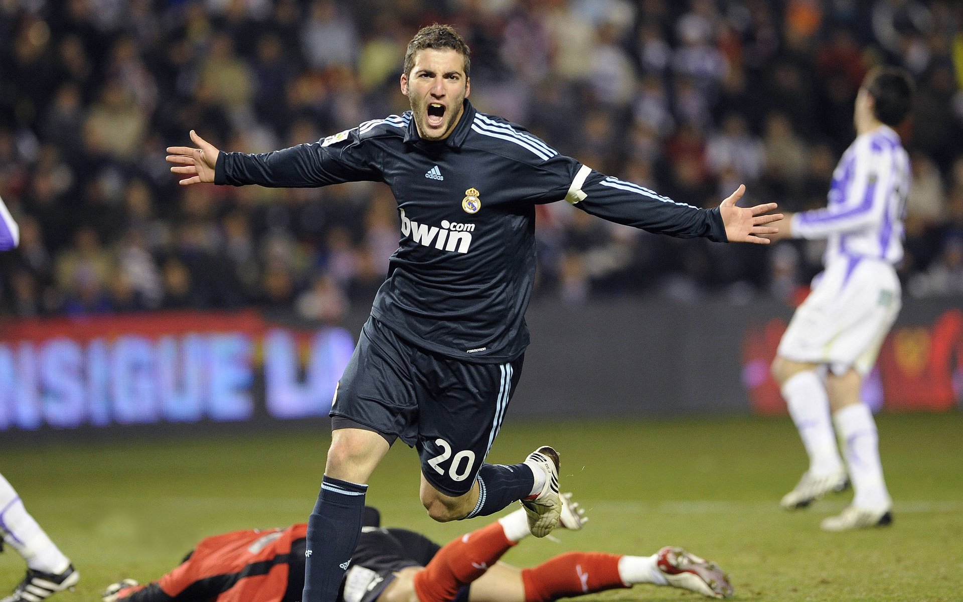 数据阴谋论,当欧冠决赛的德国队被里昂1-0改写历史—黄喜灿如何接管了一场不存在的高维足球