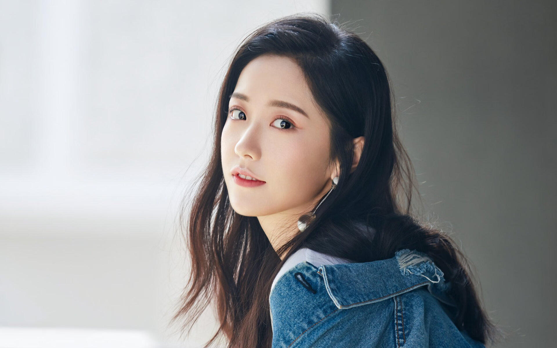 机械脉搏与钢铁意志，F1新纪元与湖人绝地反击中的体育临界点